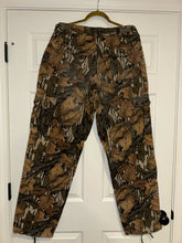 Load image into Gallery viewer, 90’s Mossy Oak Fall Foliage Pants (M) 🇺🇸