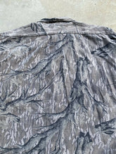 Load image into Gallery viewer, Vintage Mossy Oak Treestand Camo Chamois Button Up