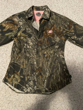 Load image into Gallery viewer, Mossy Oak Ladies Button up