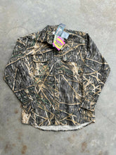 Load image into Gallery viewer, Vintage Mossy Oak Shadowgrass Chamois Button Up (L)