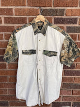 Load image into Gallery viewer, Redhead Realtree Advantage Timber Button Shirt Size M