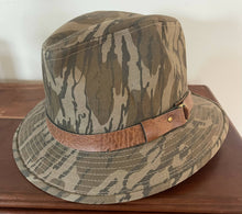 Load image into Gallery viewer, 80’s Mossy Oak Bottomland Fedora (M) 🇺🇸