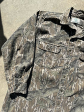 Load image into Gallery viewer, Vintage Mossy Oak Treestand Chamois Button Up (L/XL)