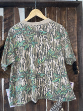 Load image into Gallery viewer, Mossy Oak Greenleaf Shirt (M) 🇺🇸