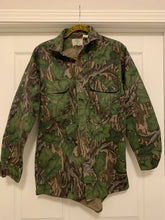 Load image into Gallery viewer, Mossy Oak Full Foliage Button Up (M)🇺🇸