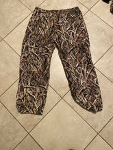 Load image into Gallery viewer, Mossy Oak Blades rain pants XL