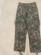 Load image into Gallery viewer, Vintage Mossy Oak Green Leaf Pants