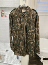 Load image into Gallery viewer, Mossy Oak Green Leaf Button Up (L)
