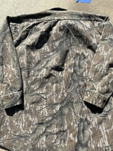 Load image into Gallery viewer, Vintage Mossy Oak Treestand Chamois Button Up (L/XL)
