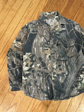 Load image into Gallery viewer, Vintage Boys Mossy Oak Break Up Button Up (L)