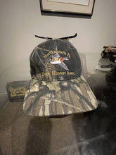 Load image into Gallery viewer, Vintage Mossy Oak wood duck hat