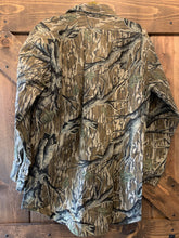 Load image into Gallery viewer, Mossy Oak Treestand LS Button Up (M)🇺🇸