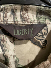 Load image into Gallery viewer, Liberty x Realtree Button Up