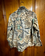 Load image into Gallery viewer, Vintage Walls Chamois Shirt in Advantage Camo (L) 🇺🇸