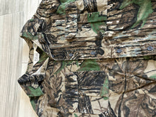 Load image into Gallery viewer, Vintage Realtree Walls Button-Up - XL