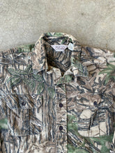 Load image into Gallery viewer, Vintage Walls Chamois Realtree Camo Button up (L/XL)