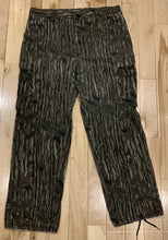 Load image into Gallery viewer, Liberty Realtree Camo Pants Size L -USA