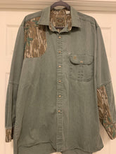 Load image into Gallery viewer, Mossy Oak Companion Greenleaf Shirt