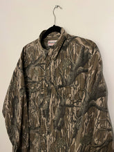 Load image into Gallery viewer, Vintage Simmons Mossy Oak Treestand Button up L