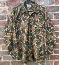 Load image into Gallery viewer, Duxbak Lightweight Camo Button Down (L)